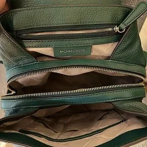 Michael Kors | Bags | Pre Owned Michael Kors Pebble Leather  display picture 2